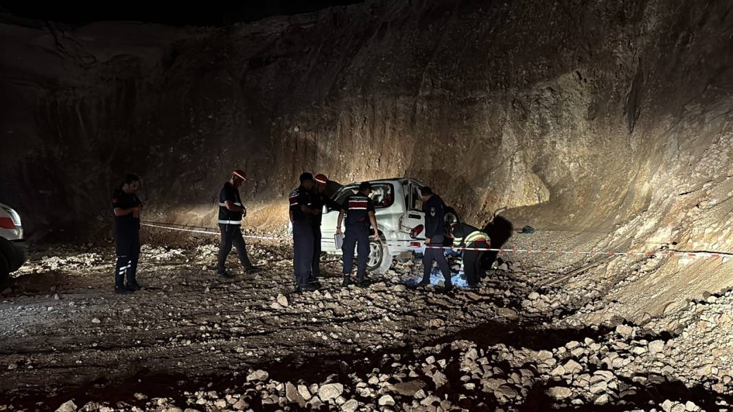 Ava giderken kaza! 15 metrelik uçurumdan yuvarlandı: 2 ölü, 1 yaralı 4